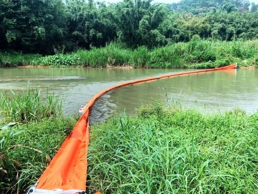 Tirai tanah liat yang kuat dengan rantai anti korosi untuk menahan tumpahan minyak