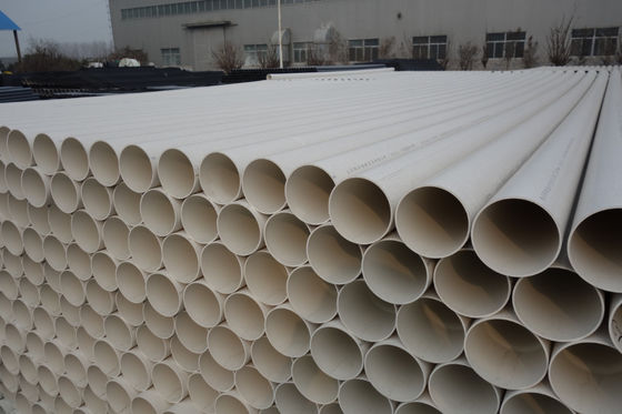 Pipa air PVC tahan UV dengan jenis sambungan berujung yang diproduksi dengan metode ekstrusi